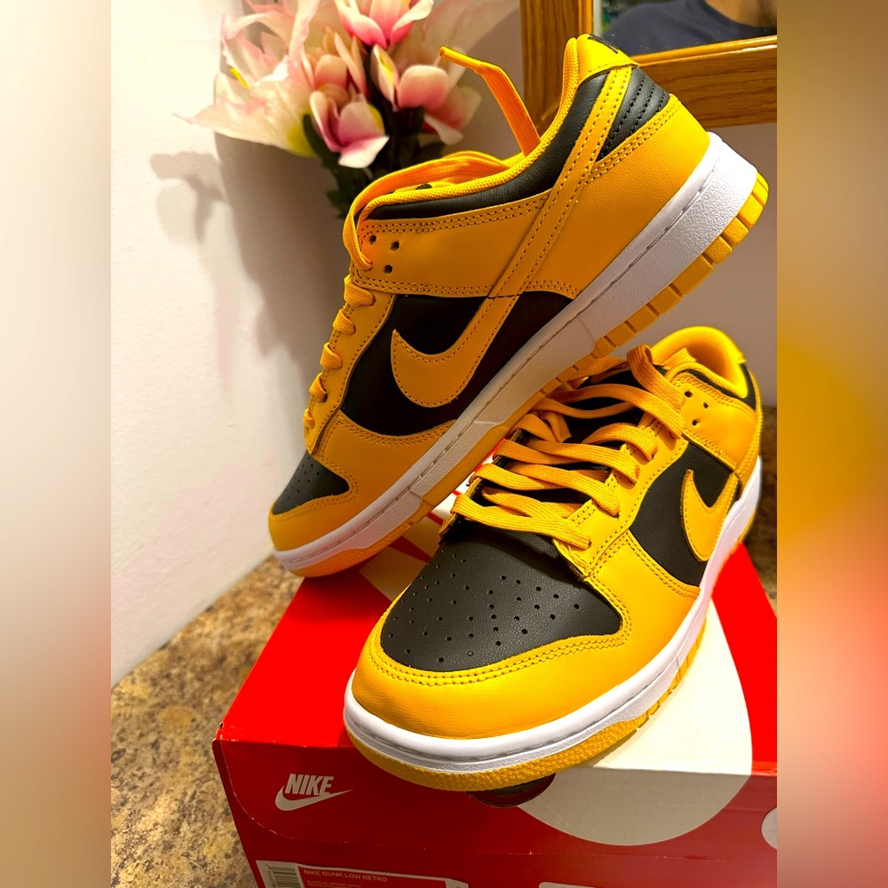 Nike Yellow and Black Sneakers Bold Design.
